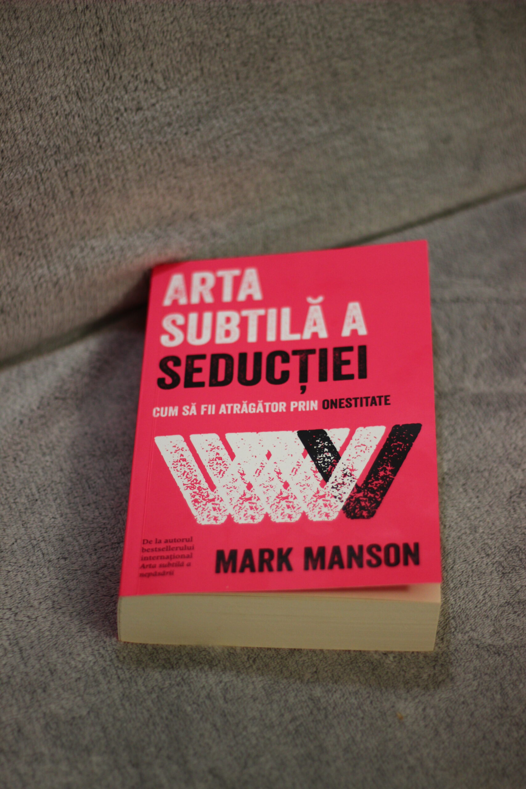 Arta subtilă a seducţiei. Cum să fii atrăgător prin onestitate- de Mark Manson